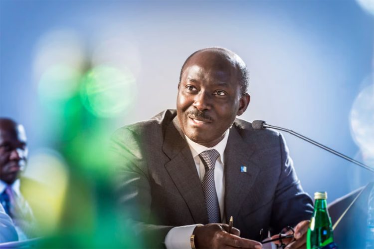 Nouveau gouvernement : Henri-Claude Oyima entre en scène sous haute surveillance Nouveau gouvernement : Henri-Claude Oyima entre en scène sous haute surveillance