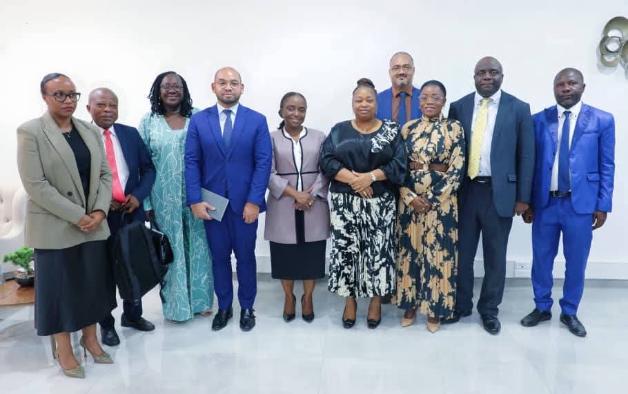 Éducation : la ministre d’État Camélia Ntoutoume Leclercq échange avec une délégation de la Banque Mondiale sur la transformation numérique du système éducatif Éducation : la ministre d’État Camélia Ntoutoume Leclercq échange avec une délégation de la Banque Mondiale sur la transformation numérique du système éducatif