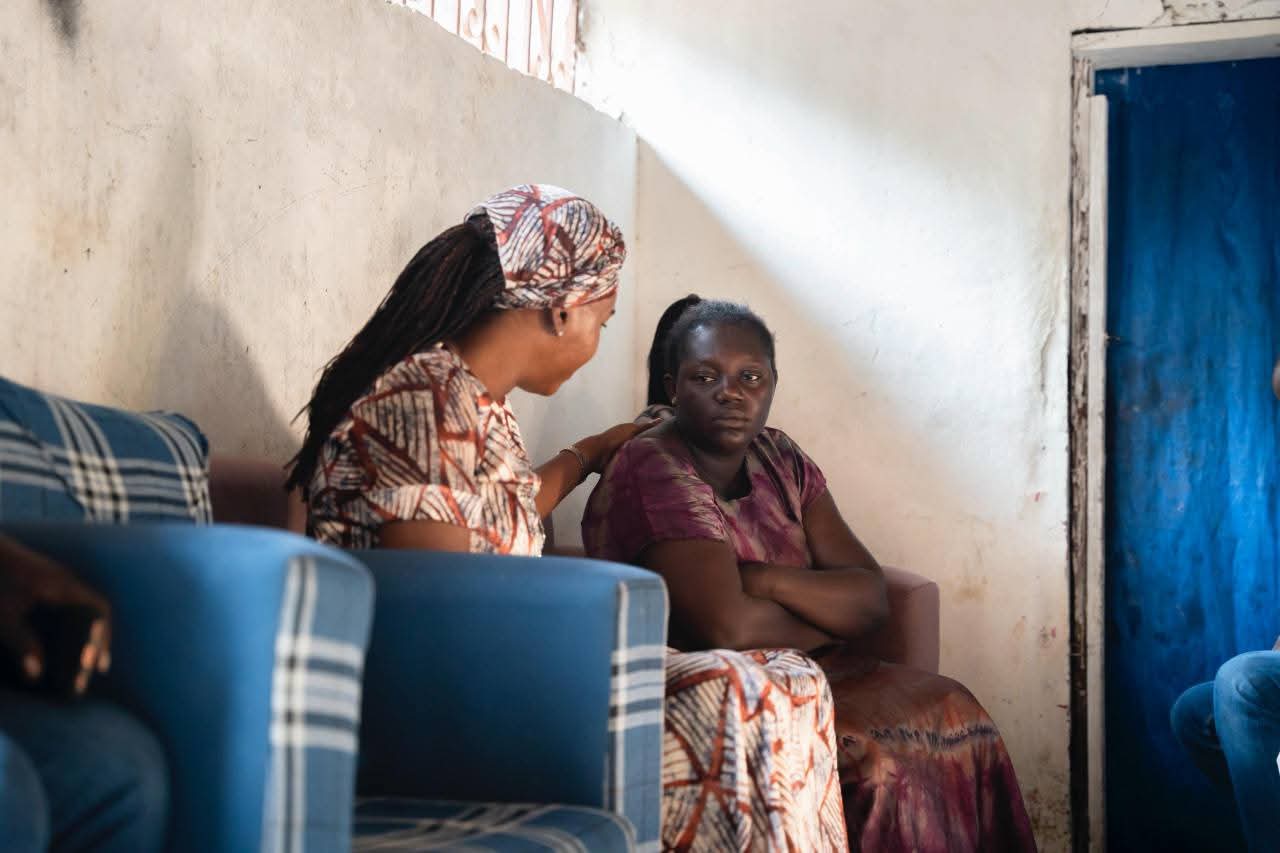 Drame à Libreville : La Première Dame Zita Oligui aux côtés de la famille de la petite Esther