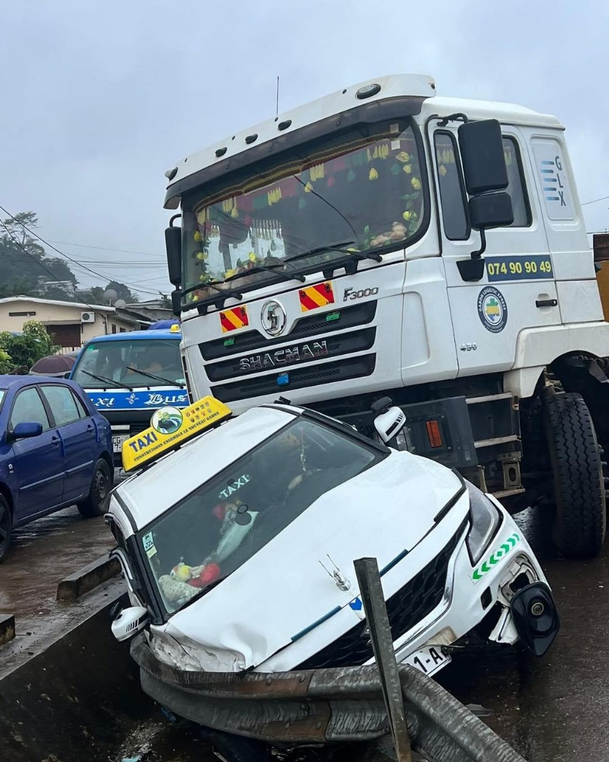 Accident spectaculaire entre PK8 et PK9 : un embouteillage monstre mais aucun blessé grave Accident spectaculaire entre PK8 et PK9 : un embouteillage monstre mais aucun blessé grave