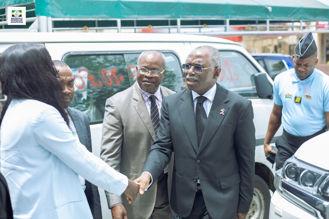 Administration : François Ndong Obiang sur le terrain pour imposer la rigueur et traquer les absences