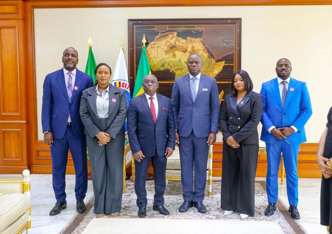 Coopération Sud-Sud : le Président Brice Clotaire Oligui Nguema reçoit le PDG du Groupe Schiba Côte d’Ivoire Coopération Sud-Sud : le Président Brice Clotaire Oligui Nguema reçoit le PDG du Groupe Schiba Côte d’Ivoire