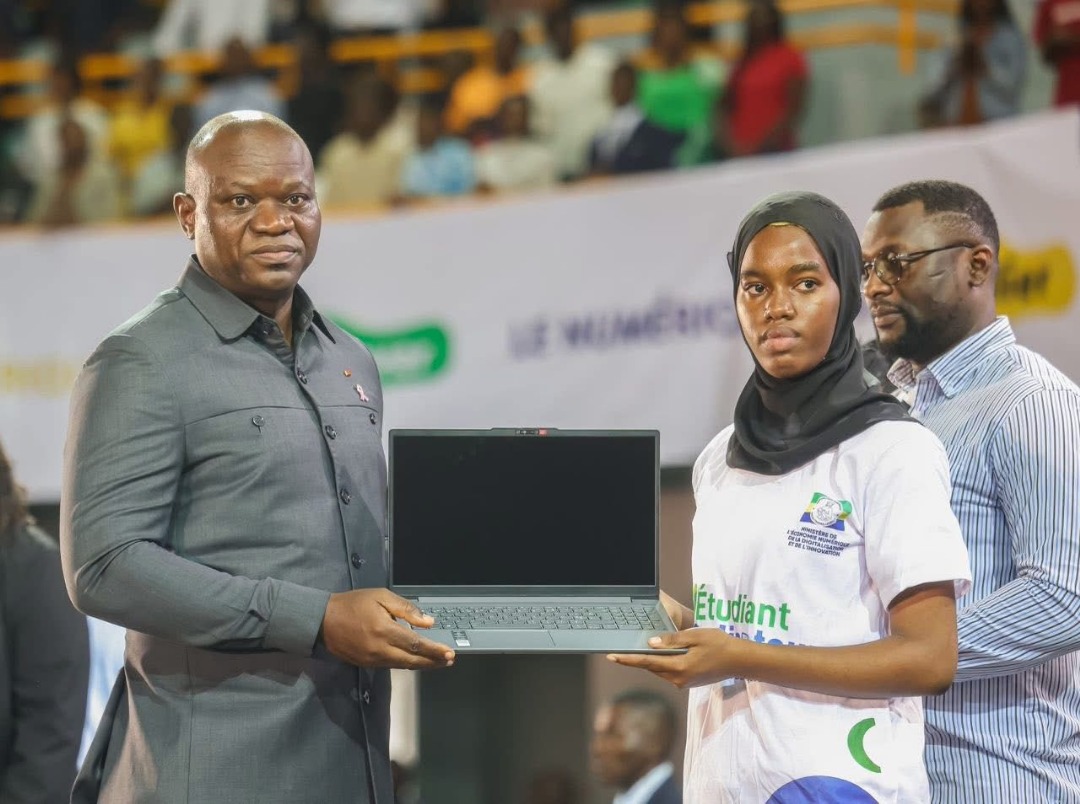 10 000 ordinateurs pour la jeunesse gabonaise : un pas décisif vers l’excellence et l’inclusion numérique