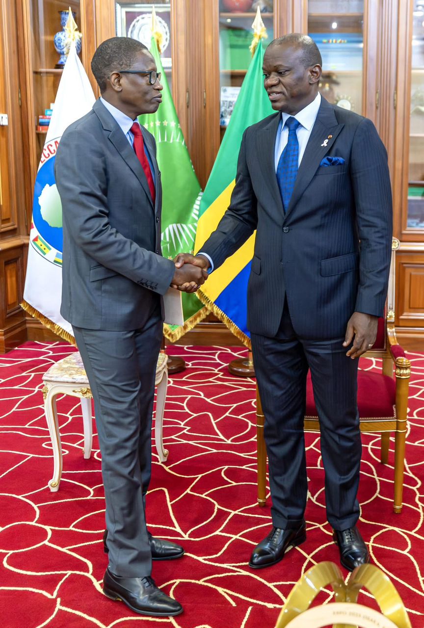 S.E. Brice Clotaire Oligui Nguema suit de près les chantiers routiers stratégiques du Gabon