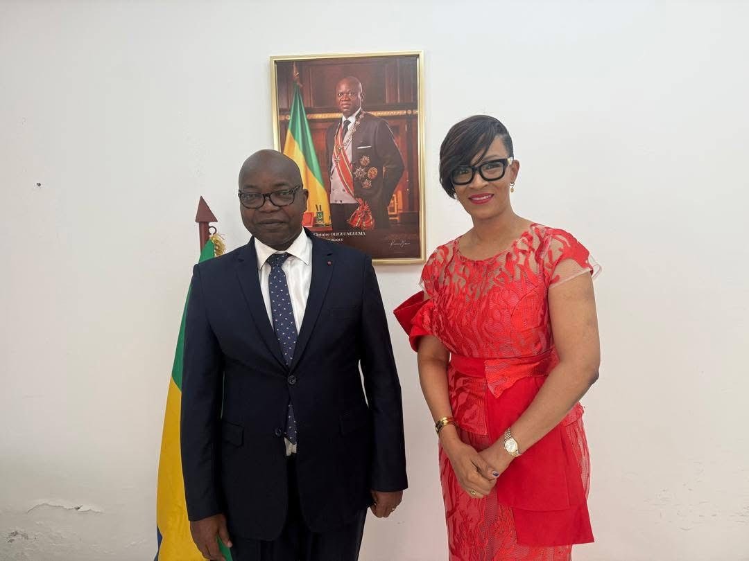 Ludovic Megne Ndong reçoit Dr Léonie Bwemba : des projets architecturaux innovants pour moderniser le cadre de vie au Gabon Ludovic Megne Ndong reçoit Dr Léonie Bwemba : des projets architecturaux innovants pour moderniser le cadre de vie au Gabon