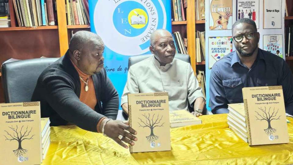 Gabon : Kwayi-Messänöngi dévoile le premier dictionnaire bilingue Français-Ghisir et Ghisir-Français
