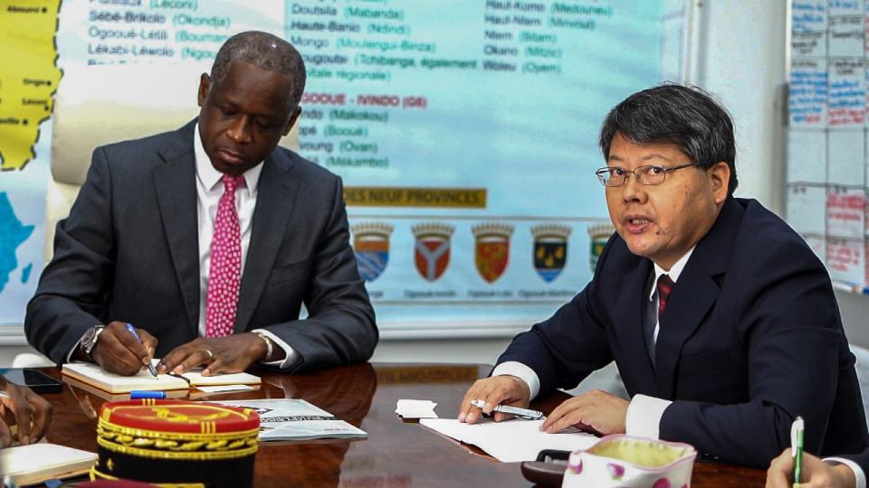 Gabon–Chine : Lighthouse Garment Manufacturing PLC propose son savoir-faire pour moderniser l’équipement des forces de défense Gabon–Chine : Lighthouse Garment Manufacturing PLC propose son savoir-faire pour moderniser l’équipement des forces de défense