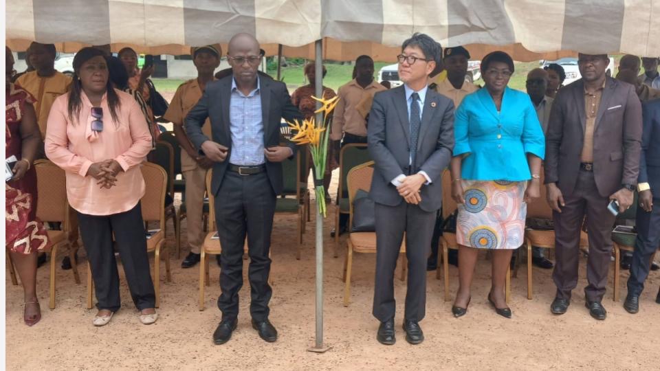 ment de satisfaire des besoins urgents, mais aussi d’accueillir les nombreux enfants actuellement en attente d’inscription », a déclaré Ando Yoshio.