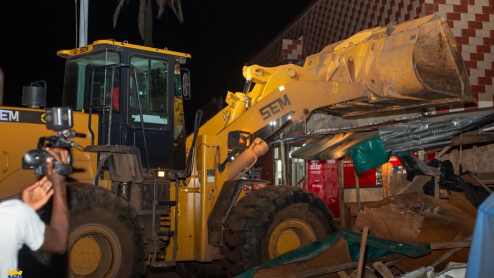 Port-Gentil : le Maire engage la démolition des constructions anarchiques au marché du Grand-Village