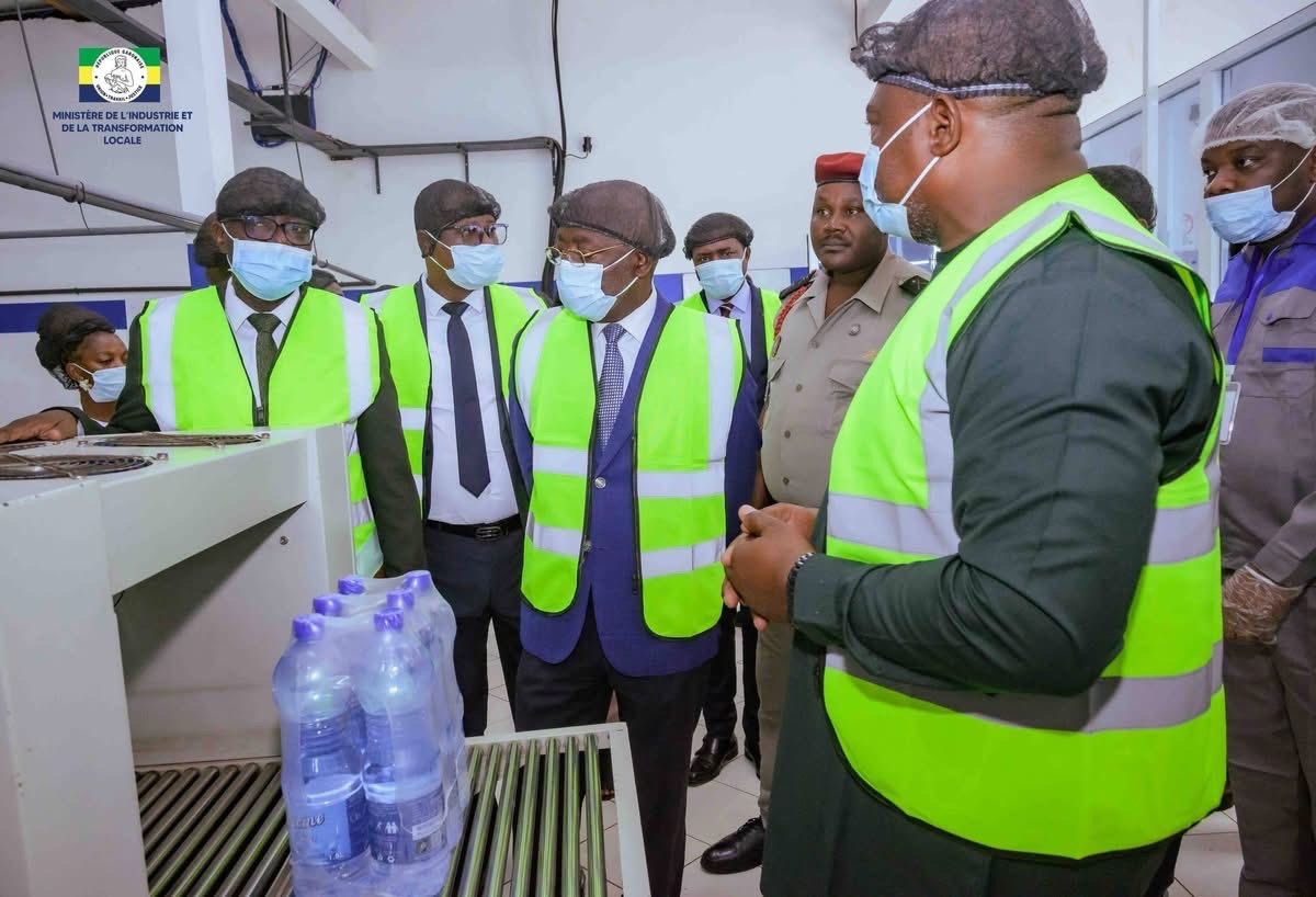 Industrie et transformation locale : Alphoncine Water séduit le ministre à Bikele–Château