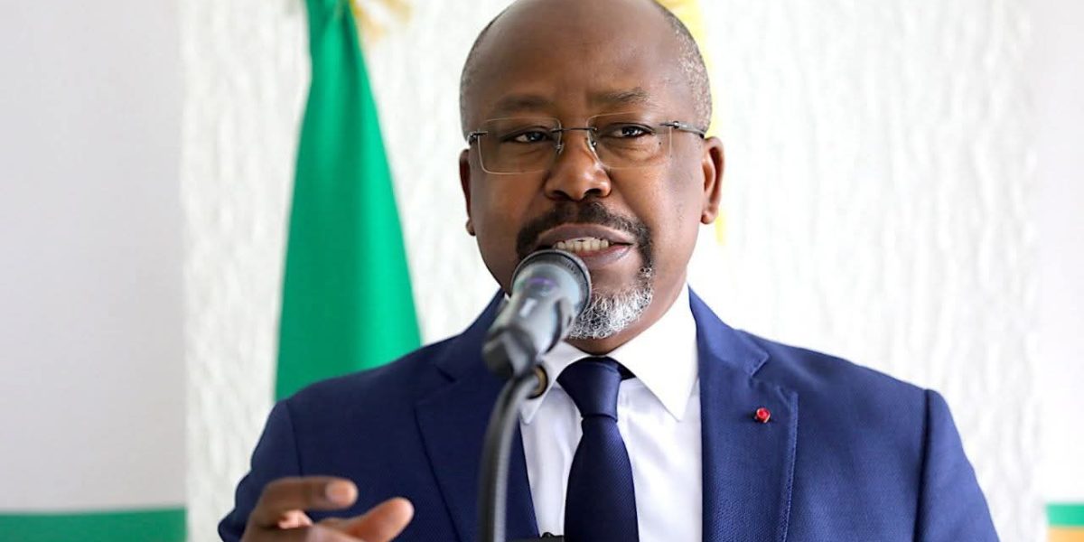 Crise sociale et éducative : Alain-Claude Billie-By-Nze appelle l’État au dialogue et à la refondation des institutions