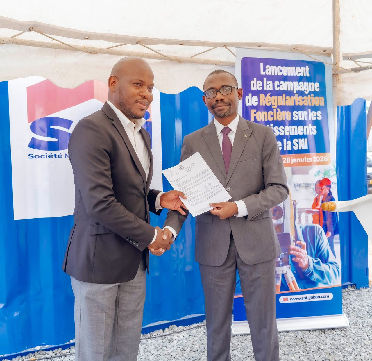 Le Gouvernement lance le processus de régularisation foncière de 5 100 familles gabonaises occupant illégalement des terrains appartenant à la SNI