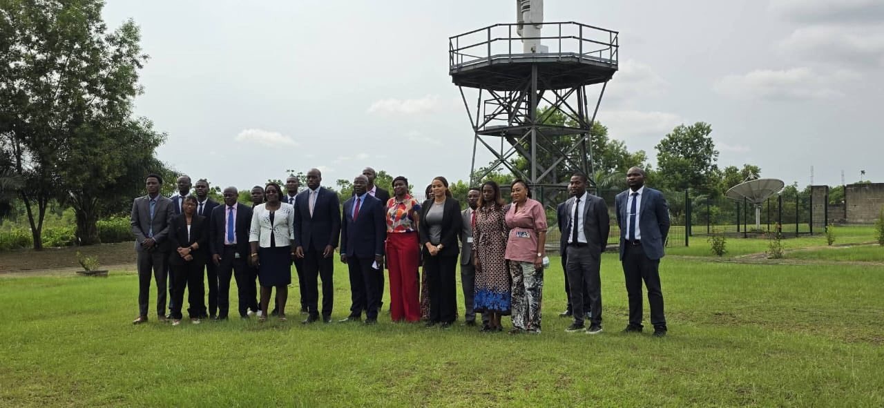 Renforcement de la gouvernance des données publiques : le Ministre Mark Alexandre Doumba en visite à l’AGEOS