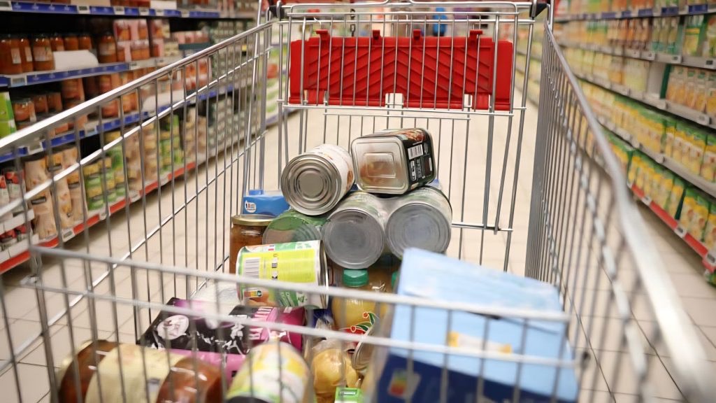 Vie chère au Gabon : le gouvernement suspend six mois de taxes sur l’alimentation et la construction