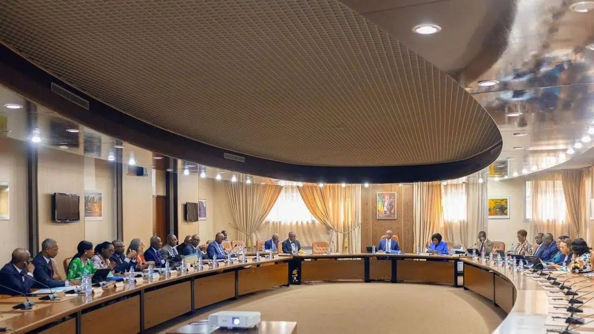 Gabon : sous pression des 100 jours, le gouvernement accélère la cadence