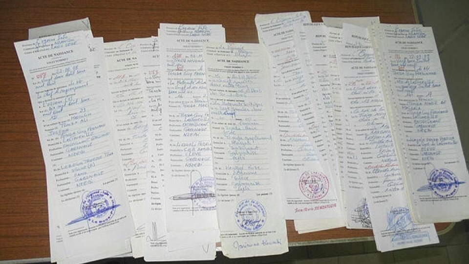 Nom de l’enfant au Gabon : entre liberté des parents et encadrement juridique strict Nom de l’enfant au Gabon : entre liberté des parents et encadrement juridique strict