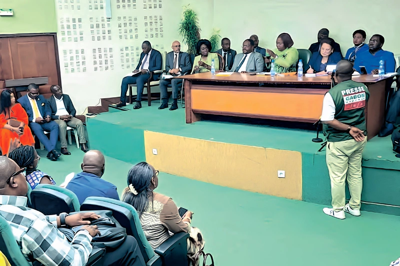 Libreville : Marie-Françoise Dikoumba à l&rsquo;écoute des préoccupations des populations