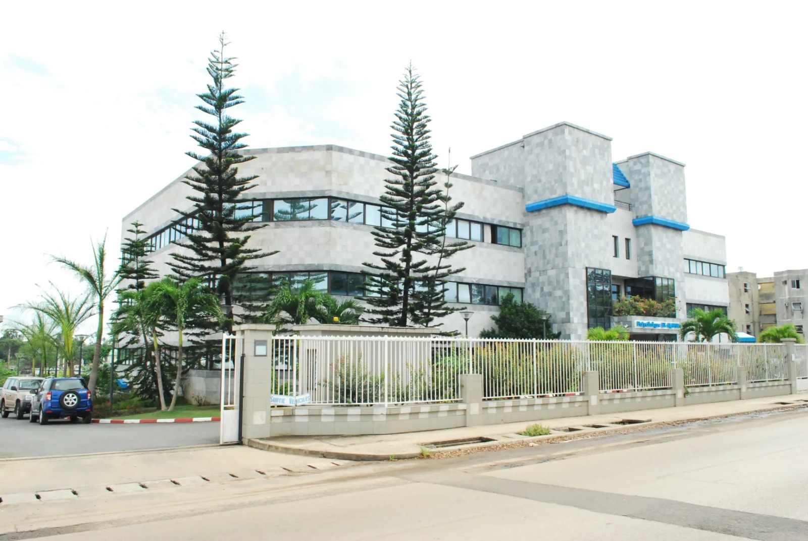 Santé : la Polyclinique El Rapha offre trois jours de consultations médicales gratuites à Libreville Santé : la Polyclinique El Rapha offre trois jours de consultations médicales gratuites à Libreville