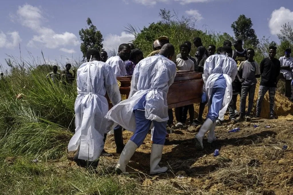 Ebola en RDC : plus de 1 000 morts, l’OMS appelle à renforcer la prévention