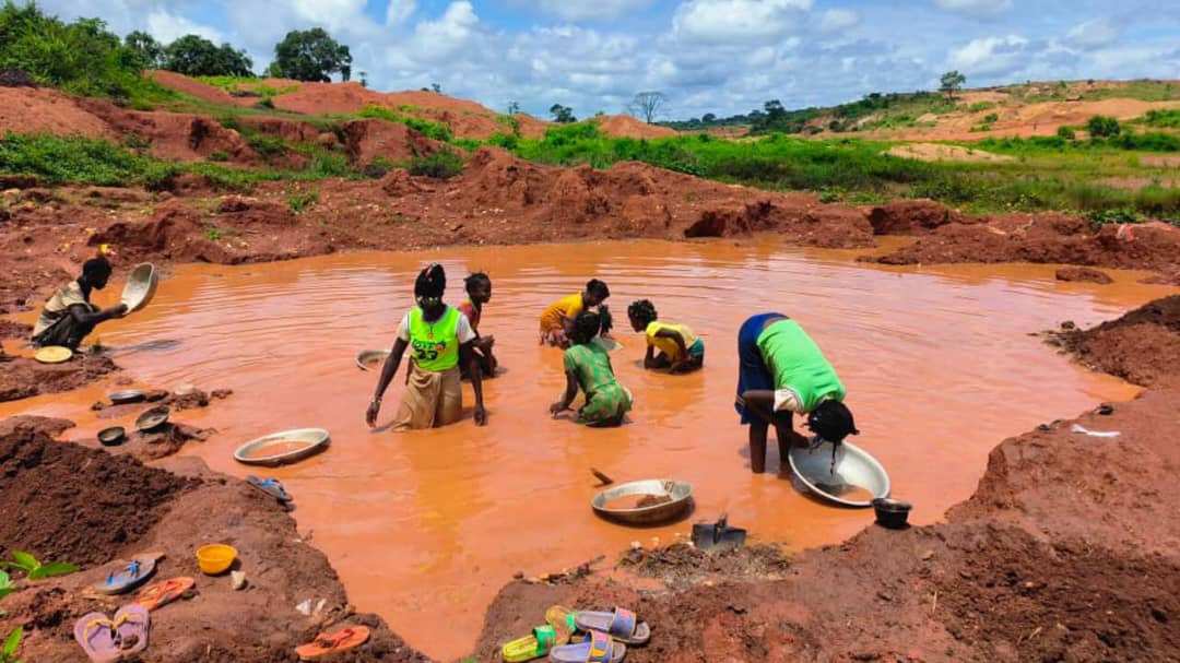 Cameroun-RCA : le bilan de l’éboulement dans une mine d’or reste incertain Cameroun-RCA : le bilan de l’éboulement dans une mine d’or reste incertain