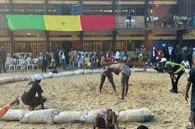 Fête des Cultures : les lutteurs sénégalais enflamment Libreville
