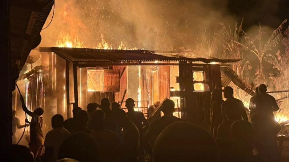 Owendo : il retourne dans les flammes pour sauver son argent et y laisse la vie Owendo : il retourne dans les flammes pour sauver son argent et y laisse la vie