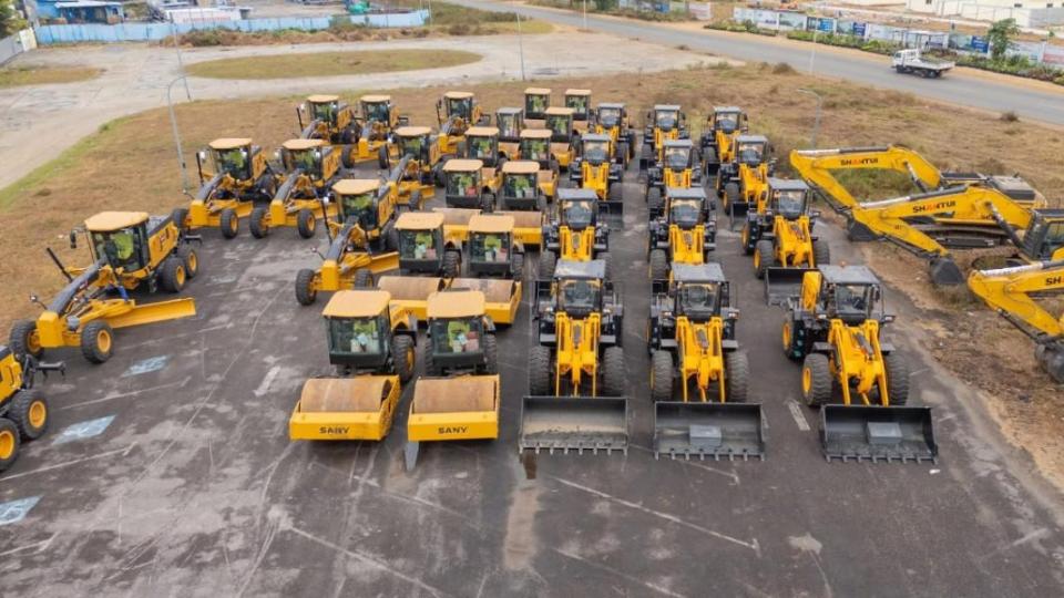 Ogooué-Ivindo : 144 engins neufs pour accélérer le bitumage de l’axe Makokou–Mékambo–Ekata